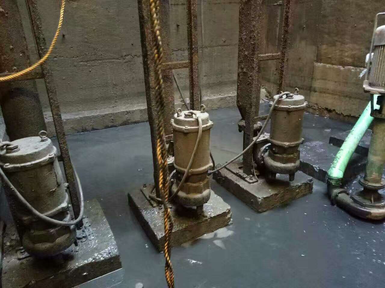 镇平污水池清理